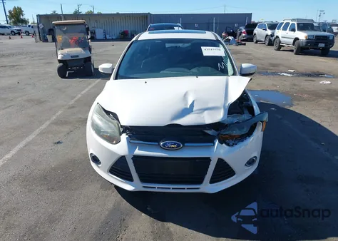 2013 Ford Focus Titanium z USA, uszkodzony, nr VIN 1FADP3N28DL256874